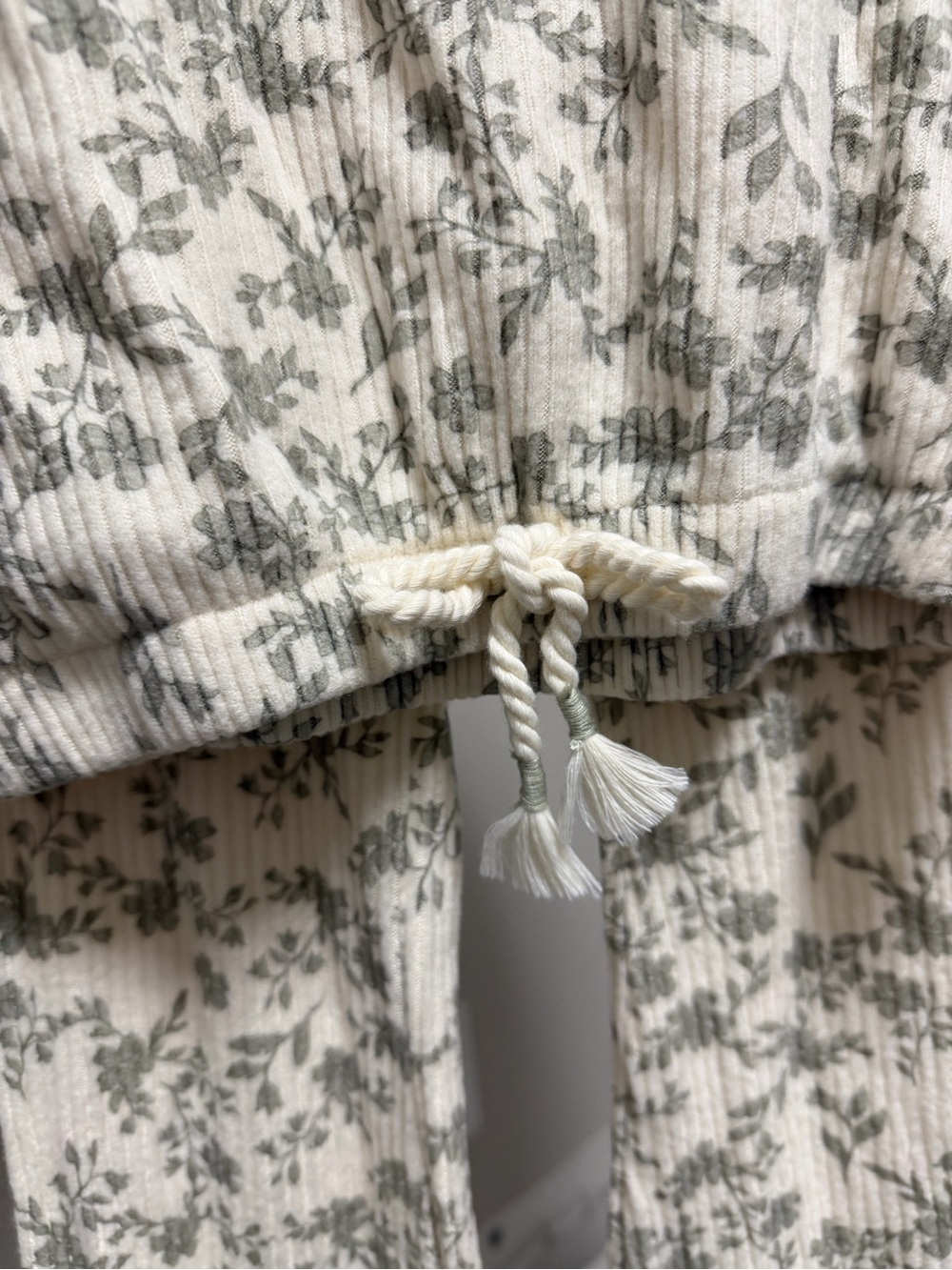 Jessica Simpson Cream Floral Ribbed Matching Set - Picture 3 of 3